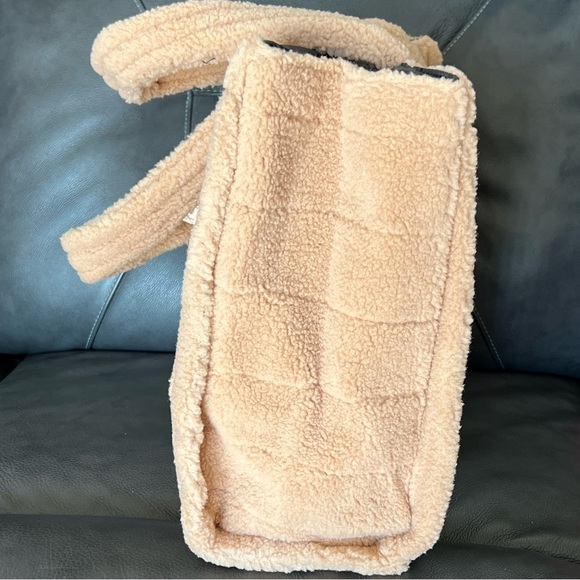 Victoria’s Secret Tan Sherpa Tote Bag - Picture 6 of 8